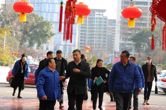 成都市武侯區(qū)委王毅副書記一行走訪調(diào)研成都彩虹集團(tuán)