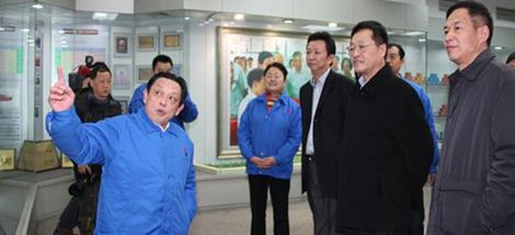 成都市人民政府市長葛紅林到成都彩虹集團(tuán)調(diào)研