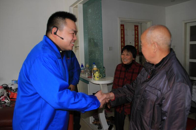 彩虹集團重陽節(jié)慰問駐外職工家人