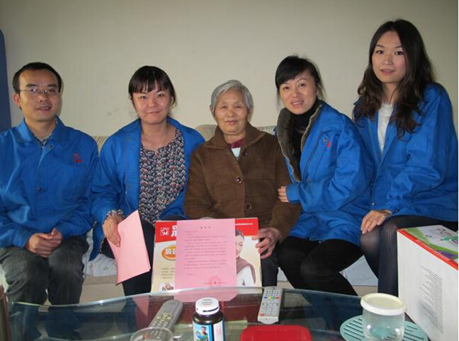 彩虹集團重陽節(jié)慰問駐外職工家人