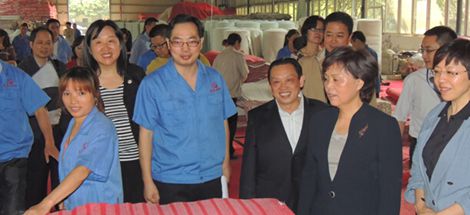 市委常委、市總工會(huì)主席趙小維慰問化纖分公司殘疾員工