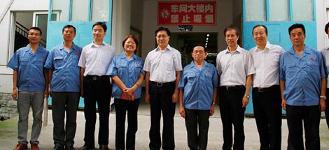 四川省委書記王東明等領(lǐng)導(dǎo)到成都彩虹集團(tuán)調(diào)研