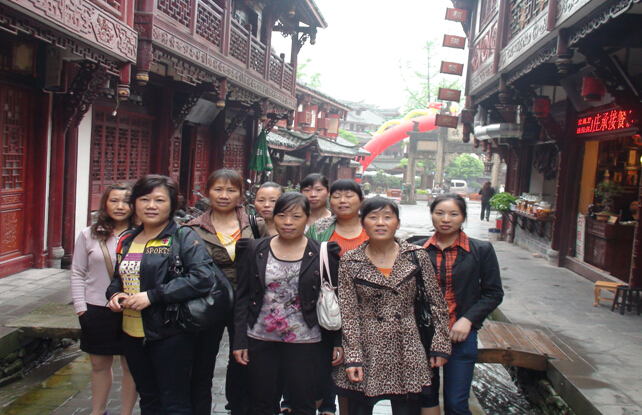 彩虹員工游覽泰安古鎮(zhèn)