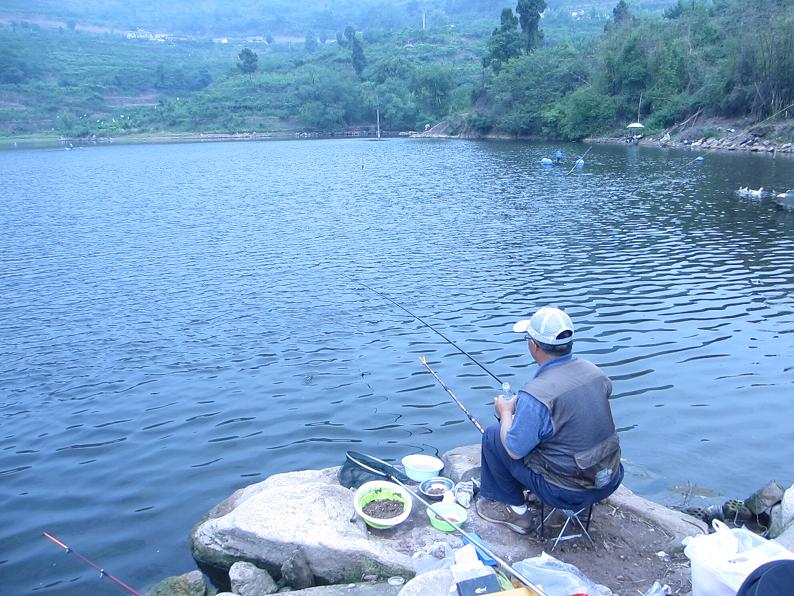 彩虹集團組織釣魚競賽活動