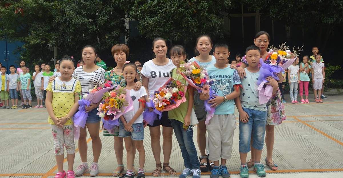 2015年彩虹暑假班趣味運(yùn)動(dòng)會(huì)之老師辛苦了