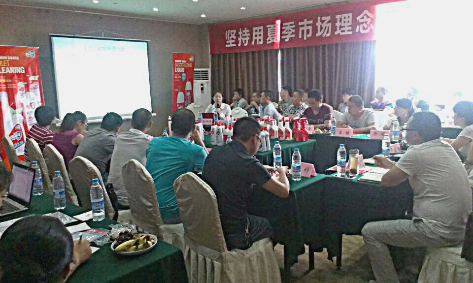 成都彩虹集團召開川北地區(qū)2015年冬季產(chǎn)品推廣會