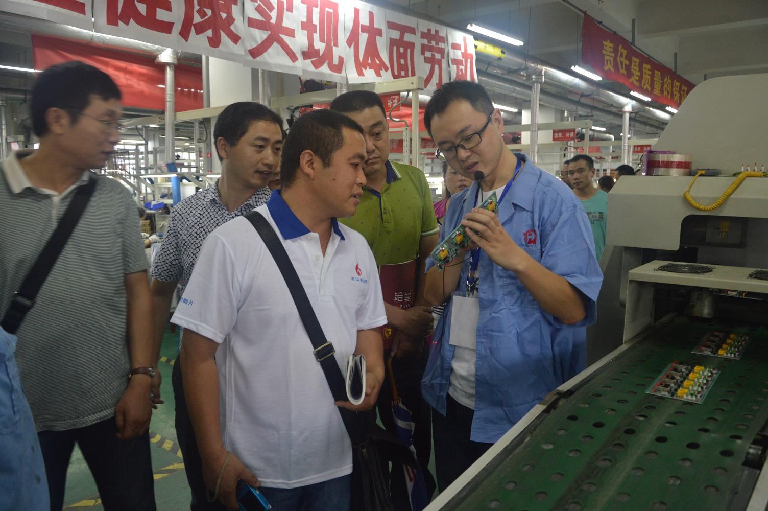 彭州市委組織部組織企業(yè)黨建代表到成都彩虹集團(tuán)考察黨建工作