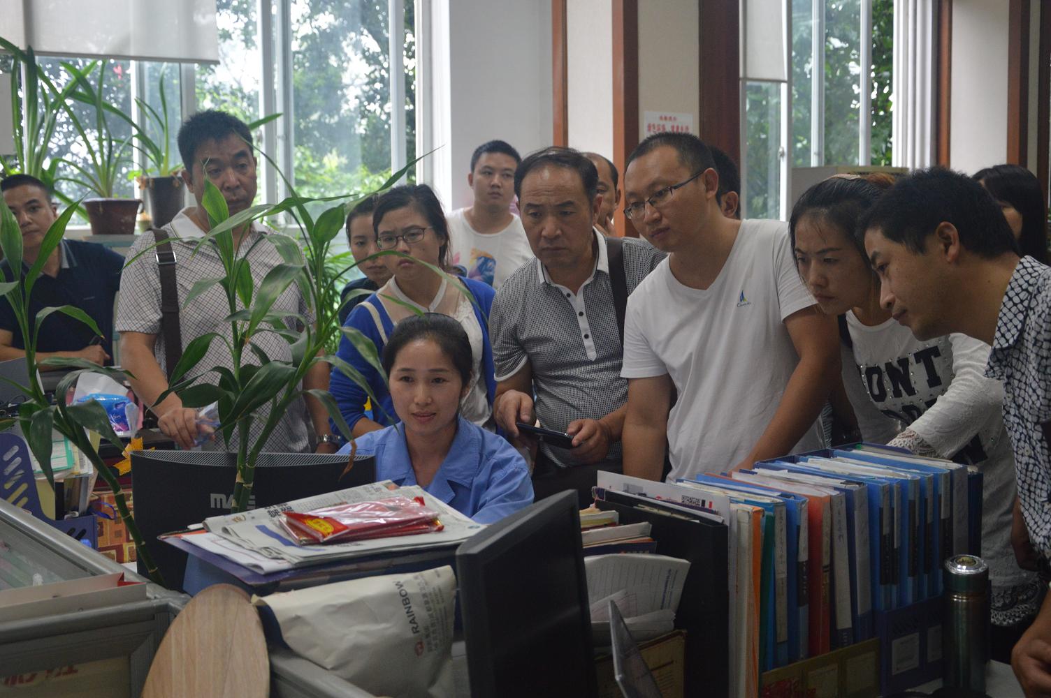 彭州市委組織部組織企業(yè)黨建代表到成都彩虹集團(tuán)考察黨建工作