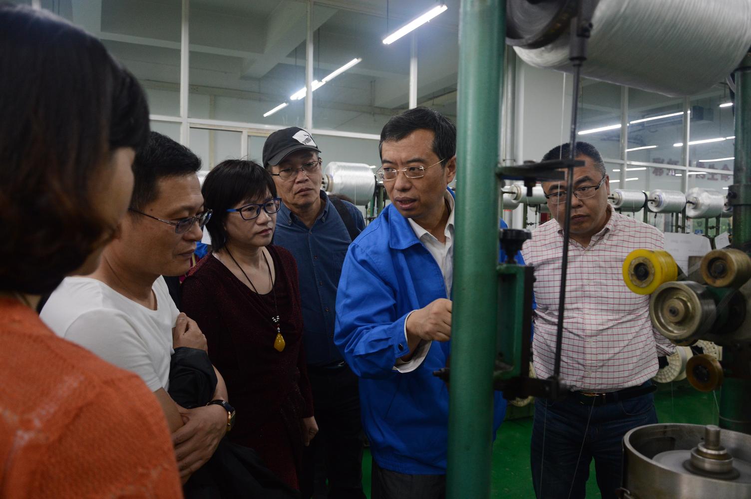 西南財經大學寧波企業(yè)家總裁班到成都彩虹集團參觀