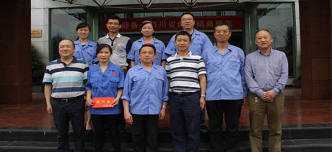 市工會領(lǐng)導到成都彩虹集團慰問殘疾員工