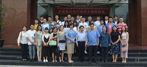 四川大學(xué)錦城學(xué)院師生到成都彩虹集團(tuán)參觀學(xué)習(xí)交流