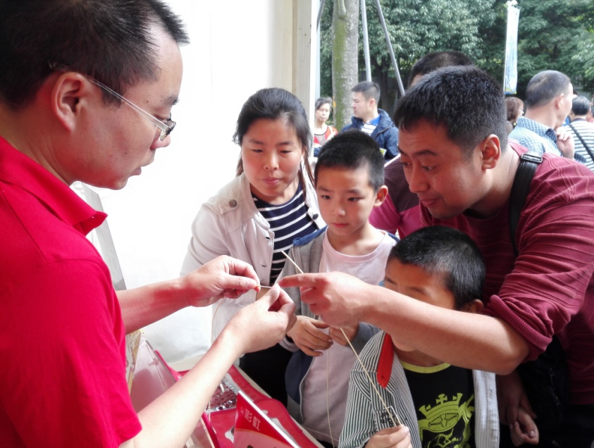 成都彩虹集團(tuán)科普基地參加2016年四川省暨成都市科技活動周