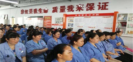 市職大請“勞?！钡匠啥疾屎缂瘓F車間分享社會主義核心價值觀