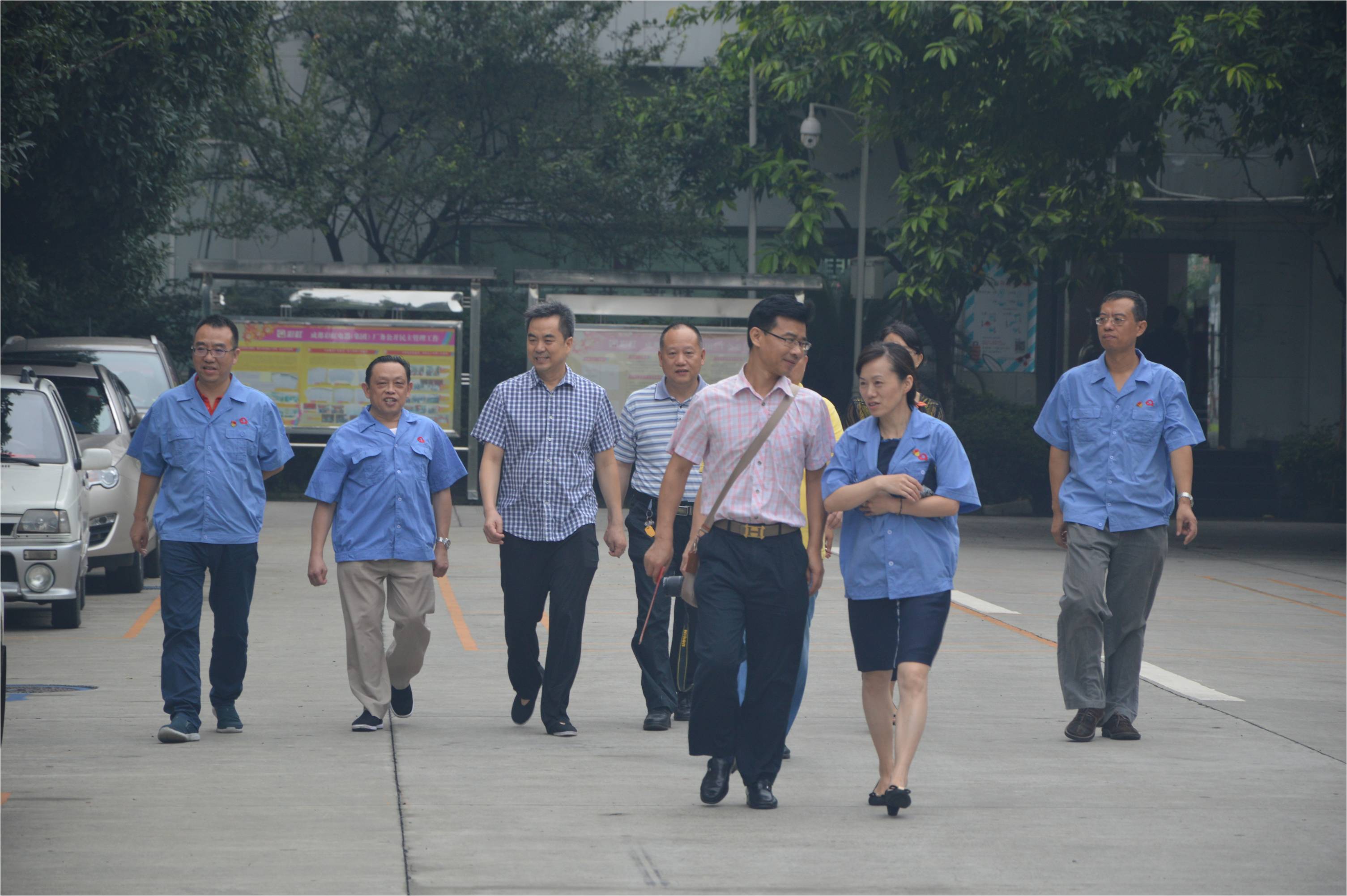 成都市總工會(huì)2016年夏季關(guān)愛(ài)彩虹職工送清涼