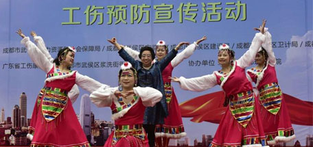 成都彩虹集團(tuán)員工參演2016年武侯區(qū)“工傷預(yù)防宣傳”大型義演活動