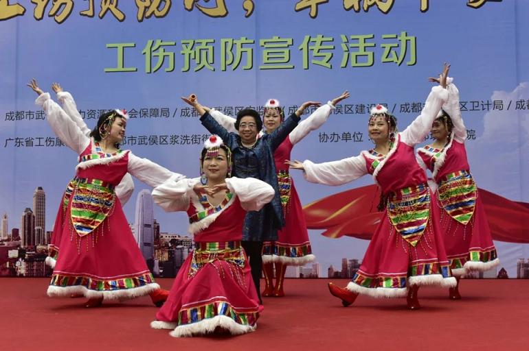 成都彩虹集團員工參演2016年武侯區(qū)“工傷預(yù)防”大型義演活動