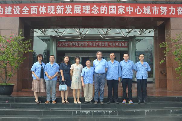 成都市委統(tǒng)戰(zhàn)部范曉宏副部長到成都彩虹集團調(diào)研