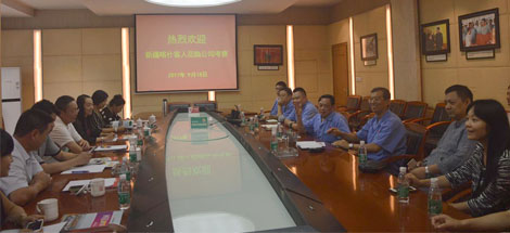 新疆喀什經(jīng)濟(jì)開發(fā)區(qū)李陽主任到成都彩虹集團(tuán)考察