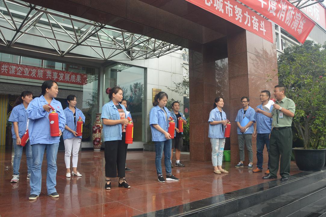 成都彩虹集團(tuán)開展2017年度消防演練