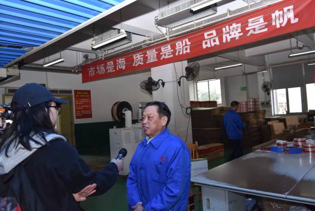 媒體對公司組織收看十九大開幕式現(xiàn)場直播進(jìn)行了采訪報道。