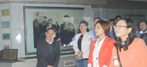 武侯區(qū)人大、區(qū)政協(xié)兩會(huì)代表到公司參觀交流