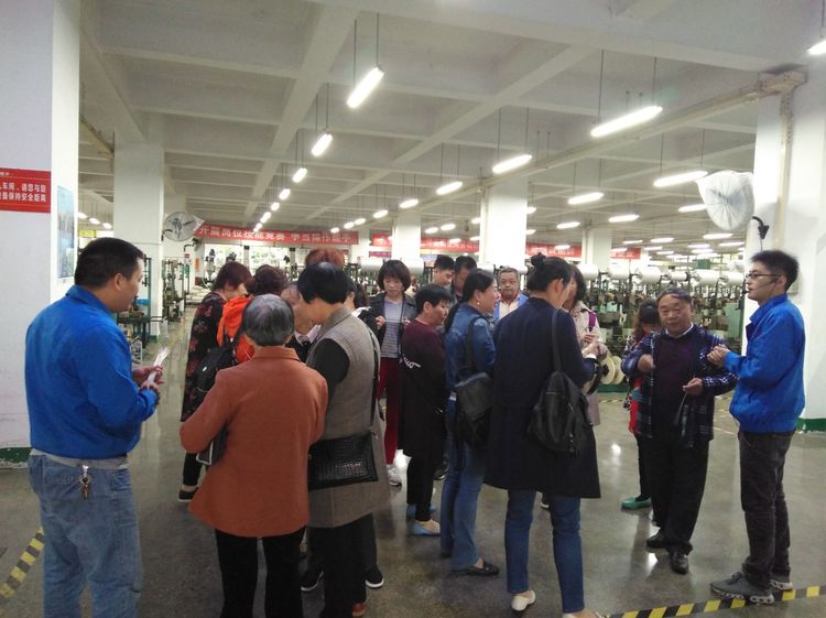 人人樂金卡會員參觀彩虹集團(tuán)制線車間