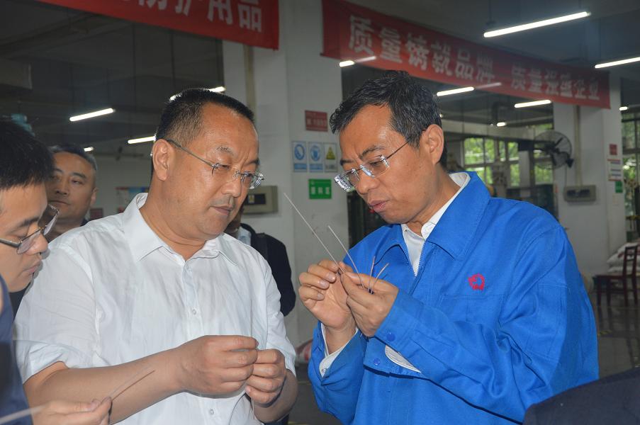 全國工商聯(lián)調(diào)研組蒞臨成都彩虹集團(tuán)調(diào)研