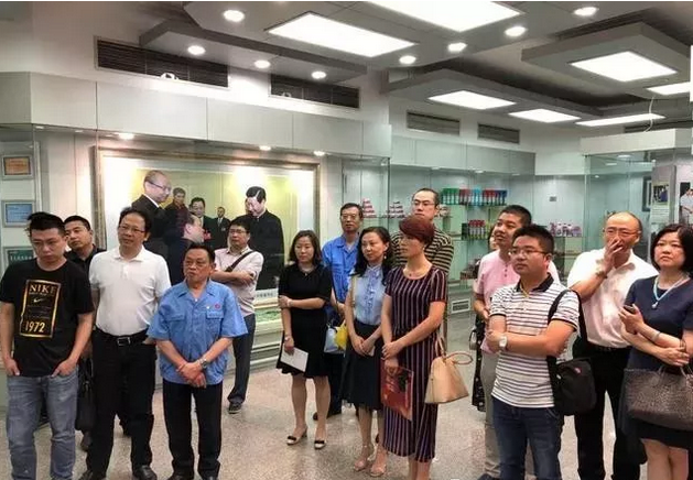服務中心組織17家企業(yè)赴成都彩虹集團開展對接交流活動