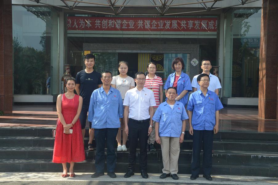 富士康（成都）科技園譚書記蒞臨成都彩虹集團交流學習