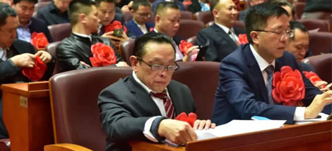 成都彩虹集團(tuán)榮獲“四川省優(yōu)秀民營企業(yè)”稱號、公司董事長劉榮富榮獲“四川省優(yōu)秀民營企業(yè)家”稱號