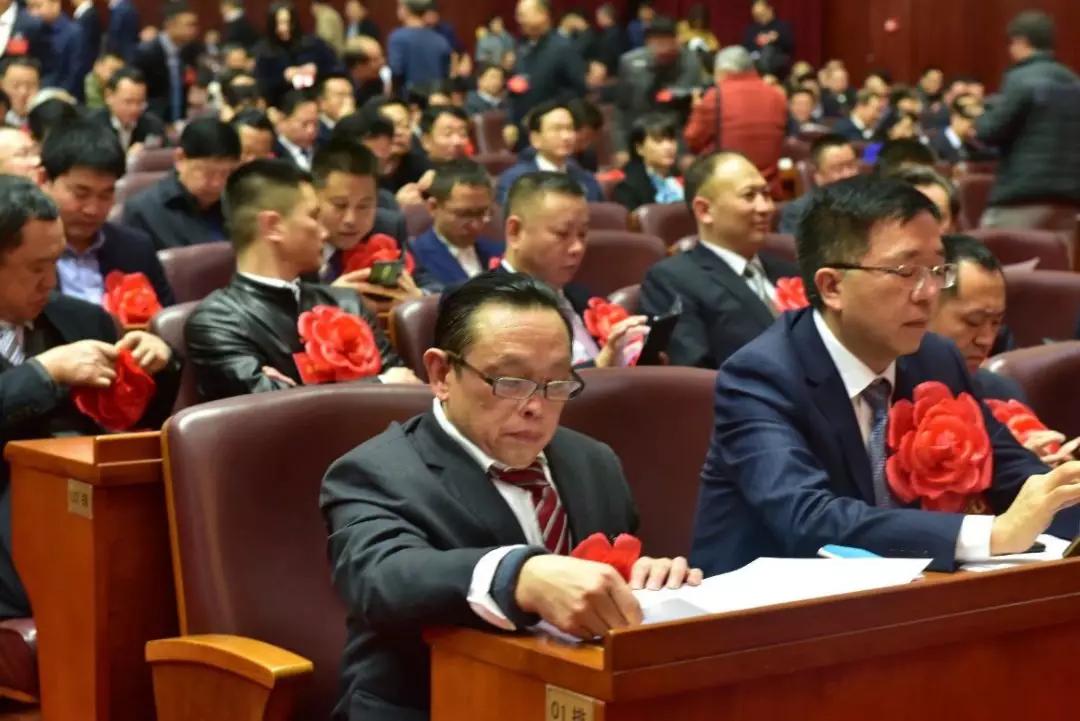 成都彩虹集團榮獲“四川省優(yōu)秀民營企業(yè)”稱號、公司董事長劉榮富榮獲“四川省優(yōu)秀民營企業(yè)家”稱號