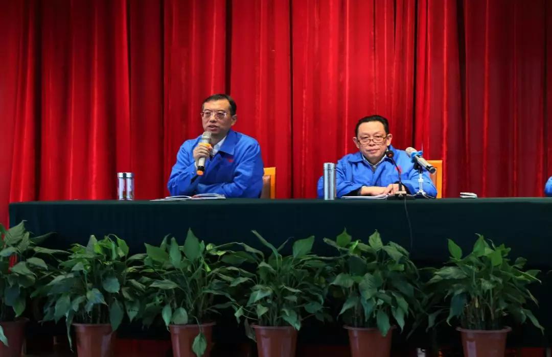 成都彩虹集團召開干部大會傳達成都市民營經(jīng)濟健康發(fā)展大會精神