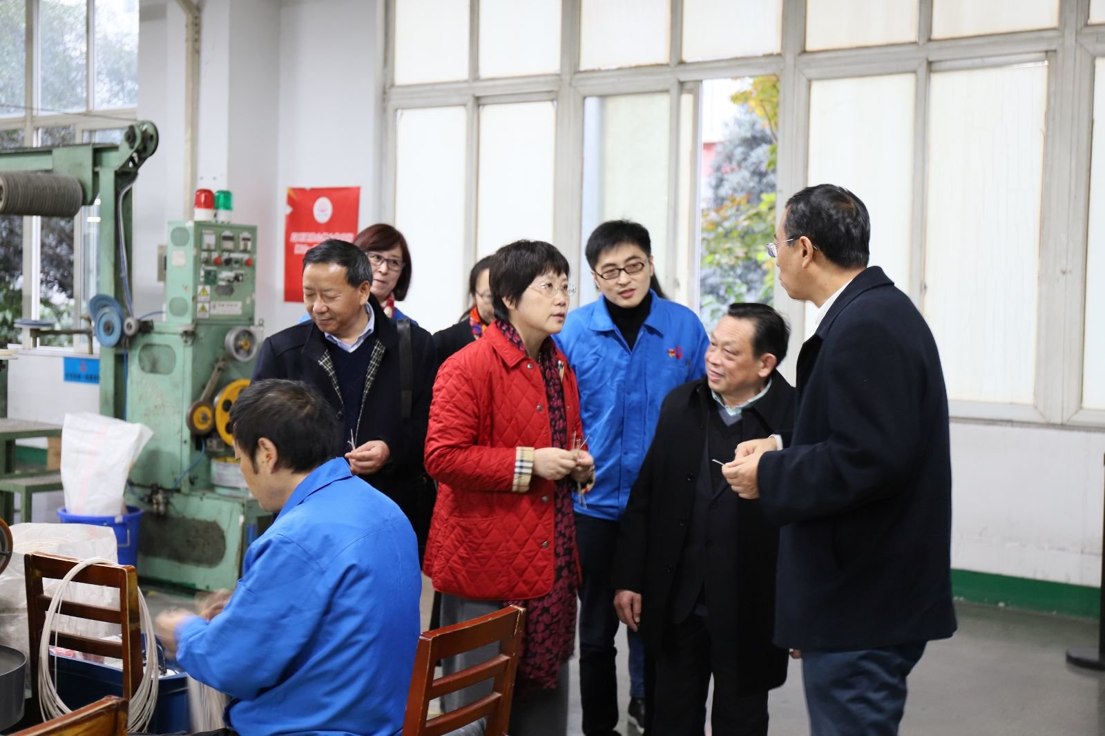 中國(guó)輕工業(yè)聯(lián)合會(huì)副會(huì)長(zhǎng)何燁一行蒞臨成都彩虹集團(tuán)參觀指導(dǎo)