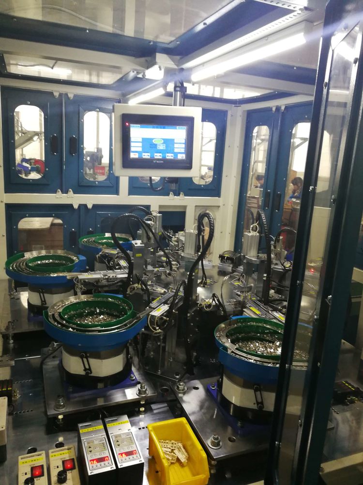成都彩虹集團電熱毯開關裝配技改項目成功試運行