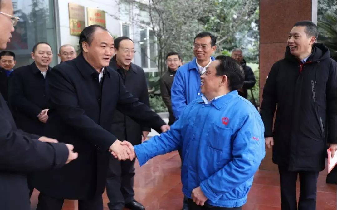 成都市政協(xié)主席李仲彬蒞臨成都彩虹集團(tuán)調(diào)研民營經(jīng)濟(jì)健康發(fā)展大會(huì)貫徹落實(shí)情況