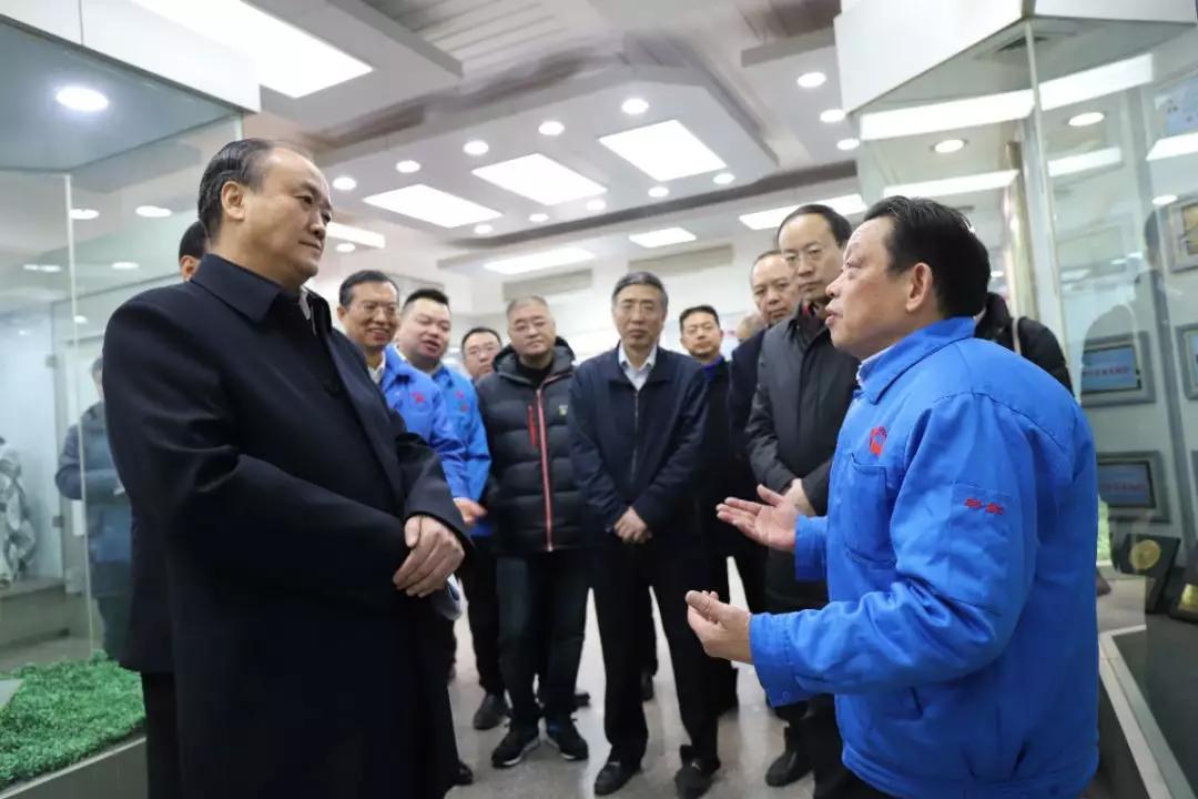 成都市政協(xié)主席李仲彬蒞臨成都彩虹集團(tuán)調(diào)研民營經(jīng)濟(jì)健康發(fā)展大會(huì)貫徹落實(shí)情況