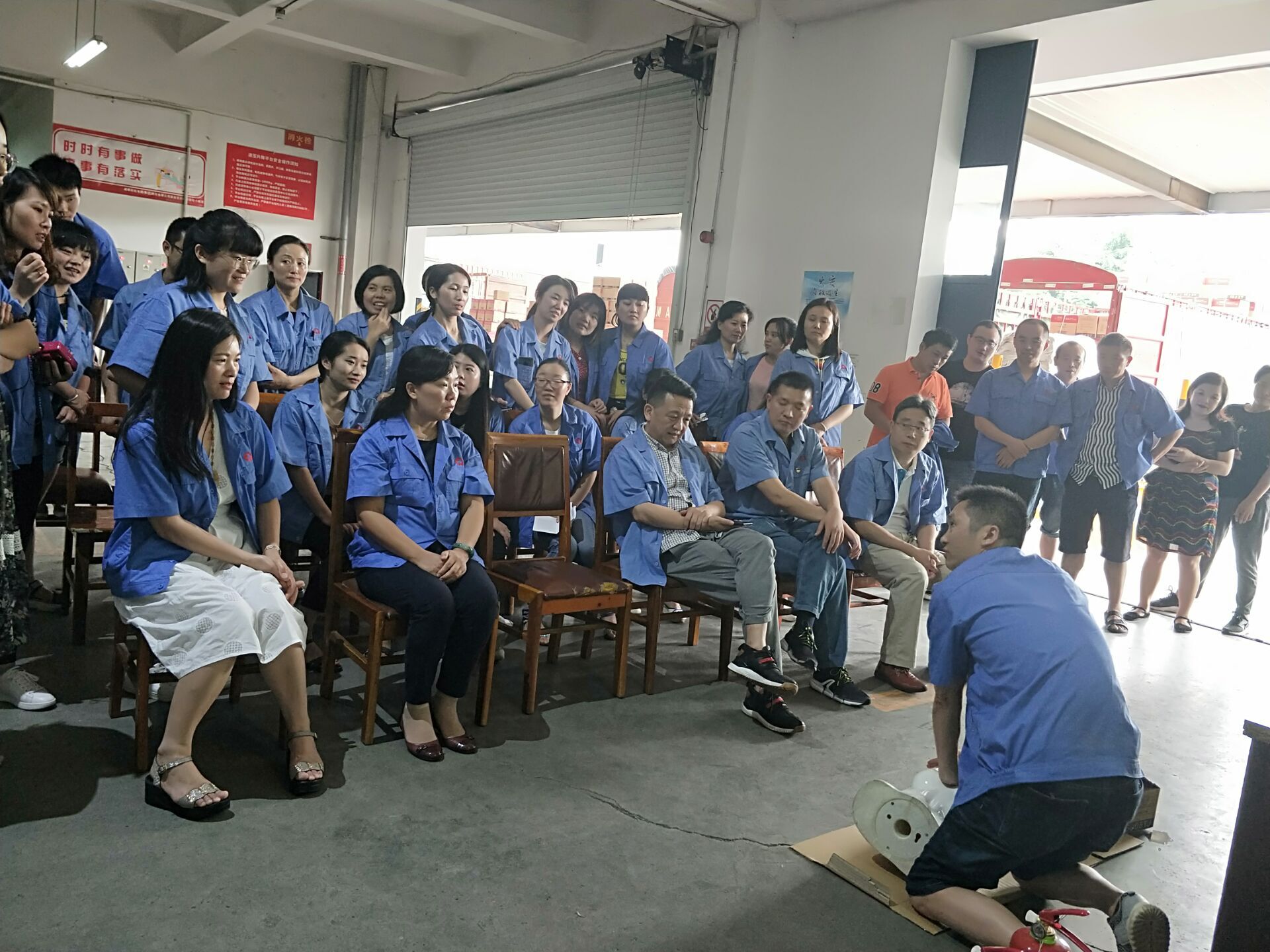 成都彩虹集團(tuán)營銷中心消防培訓(xùn)及演練