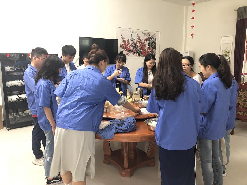 成都彩虹集團七彩青年俱樂部之自制美心冰皮月餅