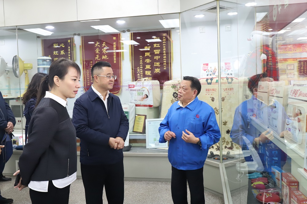 省委政法委副書記李世成一行蒞臨成都彩虹集團(tuán)調(diào)研
