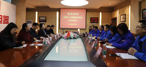 成都市武侯區(qū)林麗區(qū)長(zhǎng)蒞臨公司開(kāi)展節(jié)前慰問(wèn)