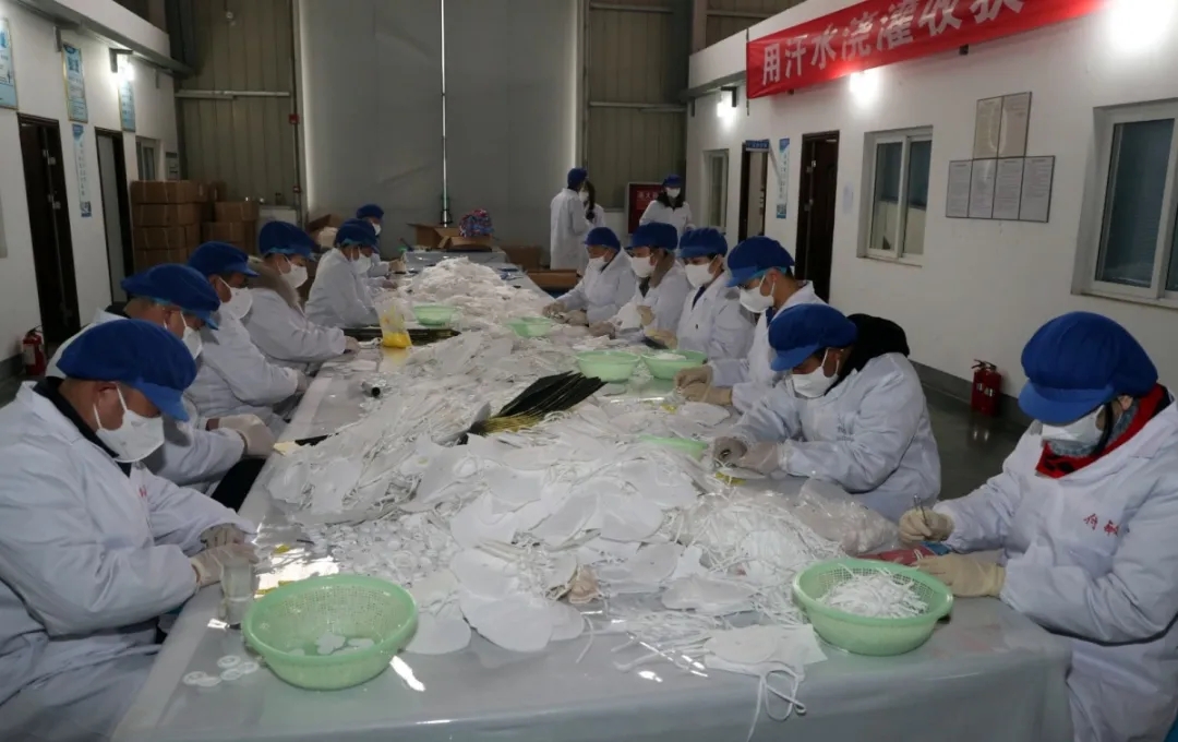 成都彩虹集團民用級口罩生產車間