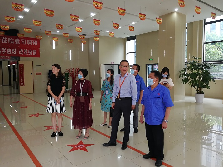 市人大代表、成都彩虹集團董事長劉榮富走訪企業(yè)接待群眾