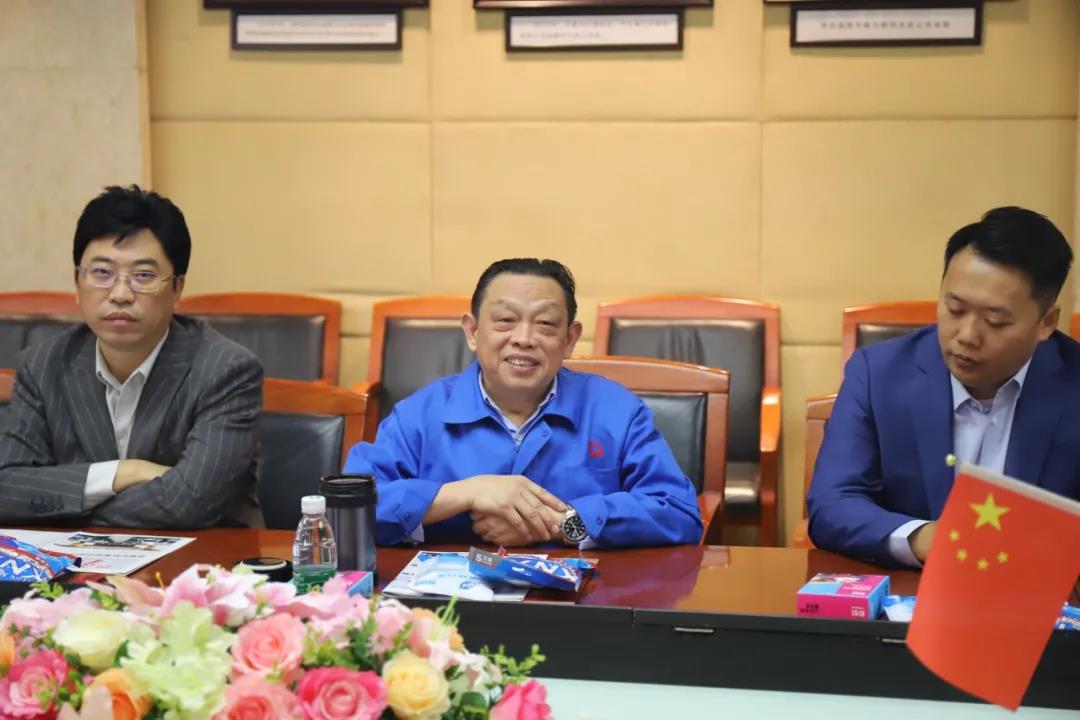 四川行動(dòng)教育校長EMBA41期校友走進(jìn)成都彩虹集團(tuán)游學(xué)交流