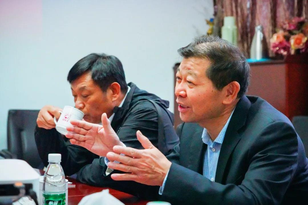 安徽省淮北市杜集區(qū)人大常委會(huì)領(lǐng)導(dǎo)一行蒞臨成都彩虹參觀指導(dǎo)