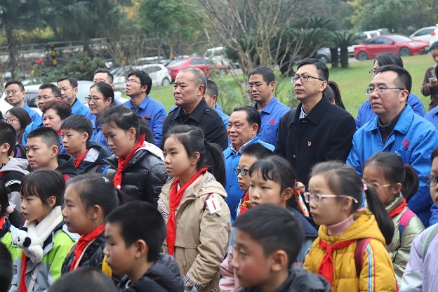 成都彩虹集團(tuán)行政黨支部與成都磨子橋小學(xué)黨支部開展科普育苗系列活動